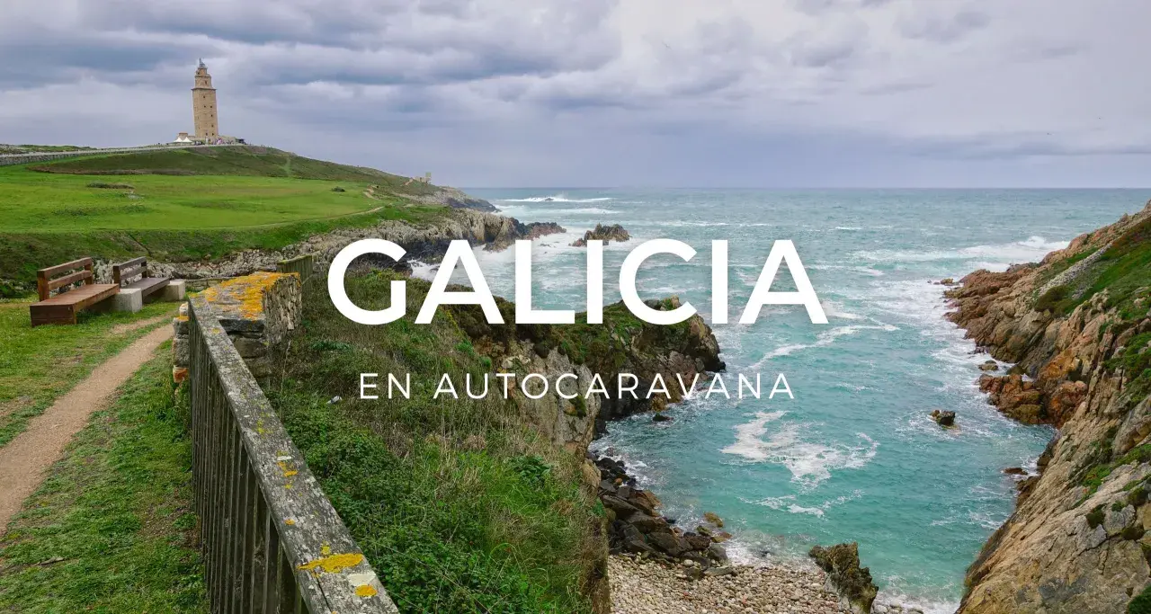 Torre de Hércules y costa rocosa, ideal para una ruta por Galicia en autocaravana.